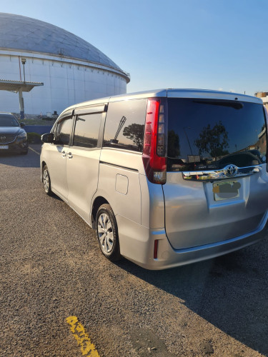 2016 Toyota Noah