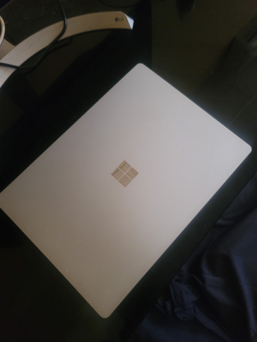 Microsoft Surface Laptop 2 I5 *Swollen Battery