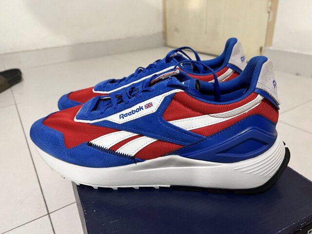 Reebok CL Legacy AZ SIZE 10 And A Half