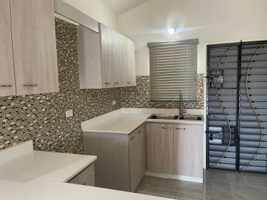 2 Bedroom 2 Bathroom On A BIG LOT Size:14,200sqft