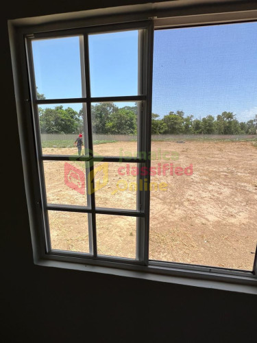 2 Bedroom 2 Bathroom On A BIG LOT Size:14,200sqft