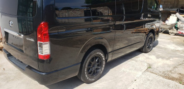 2017 TOYOTA HIACE (SUPER GL)