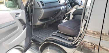 2017 TOYOTA HIACE (SUPER GL)