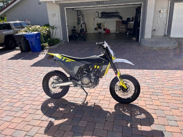 2023 Husqvarna SUPERMOTO 701