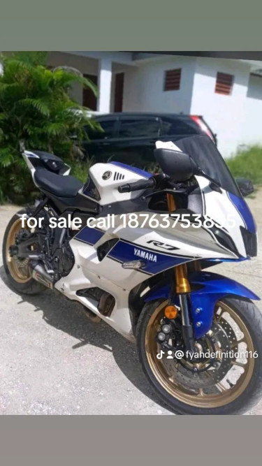 2023 Yamaha R7 
