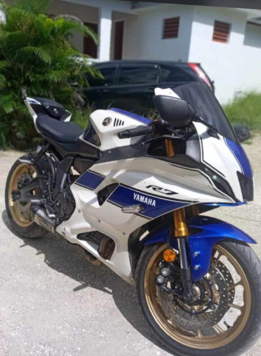 2023 Yamaha R7 ...no Docs Available