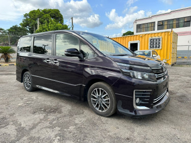 2014 Toyota Voxy 