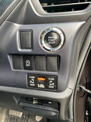 2014 Toyota Voxy 