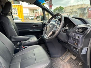 2014 Toyota Voxy 