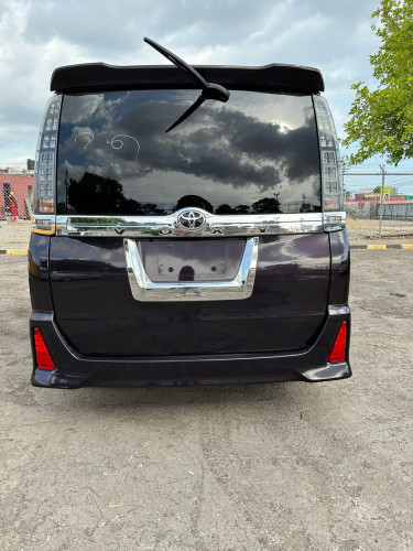 2014 Toyota Voxy 