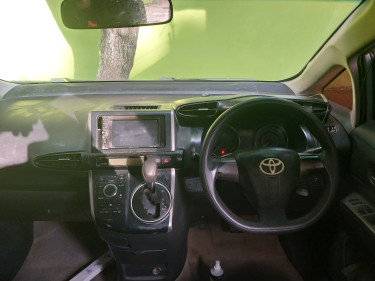 2011 Toyota Wish 