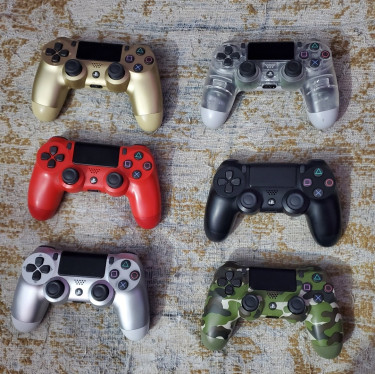 FAILY NEW AND NEW PS4 CONTROLLERS 