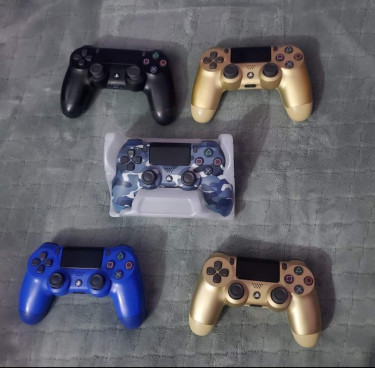 FAILY NEW AND NEW PS4 CONTROLLERS 