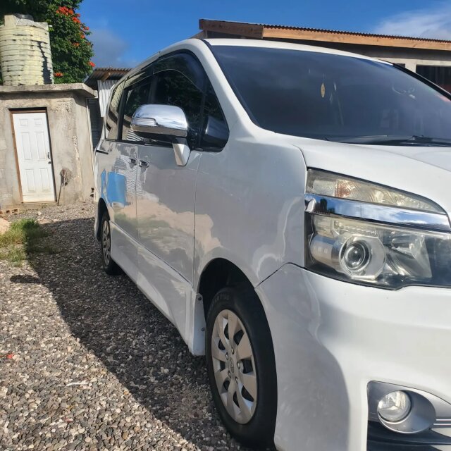 2011 Toyota Voxy