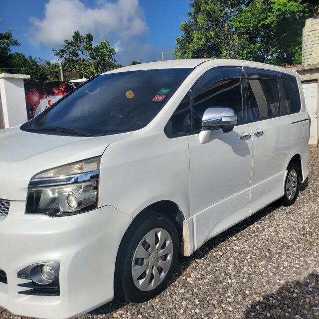 2011 Toyota Voxy