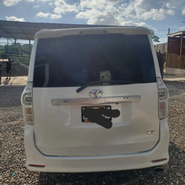 2011 Toyota Voxy