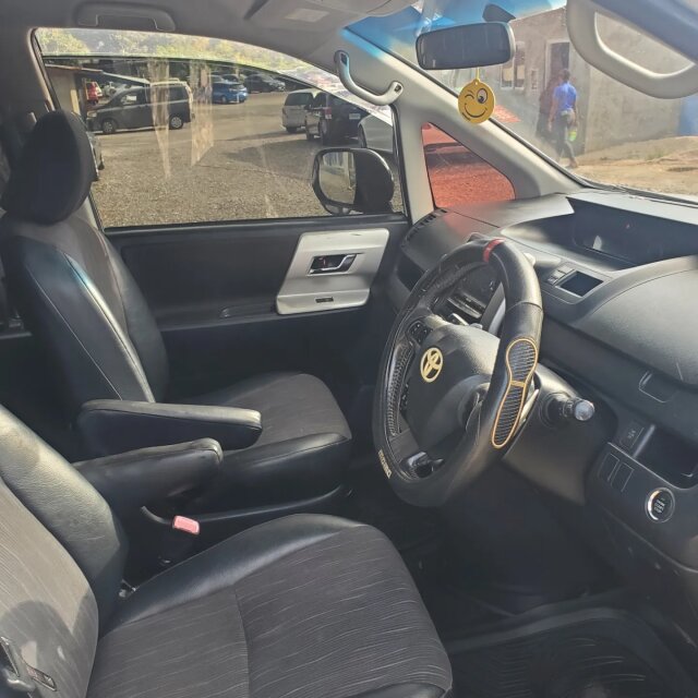 2011 Toyota Voxy