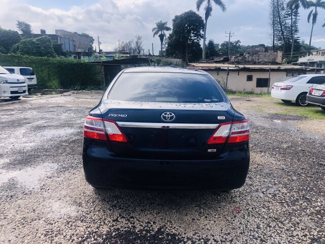 2011 TOYOTA PREMIO