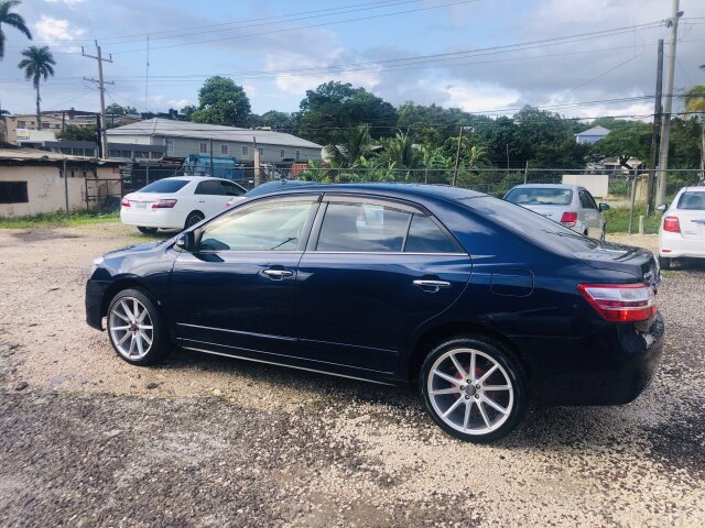 2011 TOYOTA PREMIO