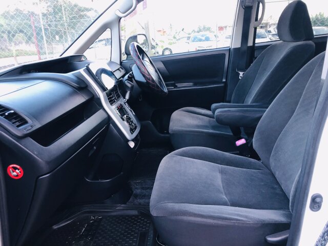 2011 TOYOTA NOAH