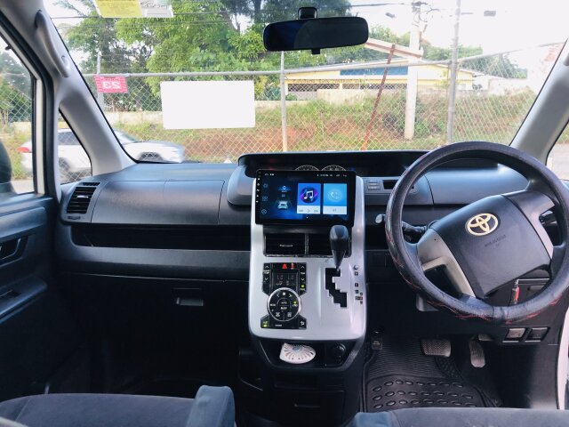 2011 TOYOTA NOAH