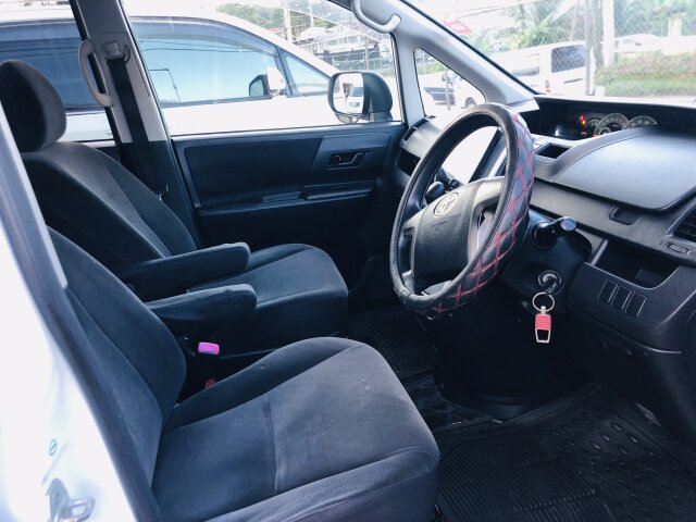 2011 TOYOTA NOAH