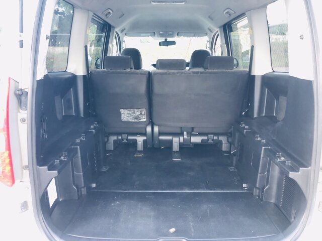 2011 TOYOTA NOAH