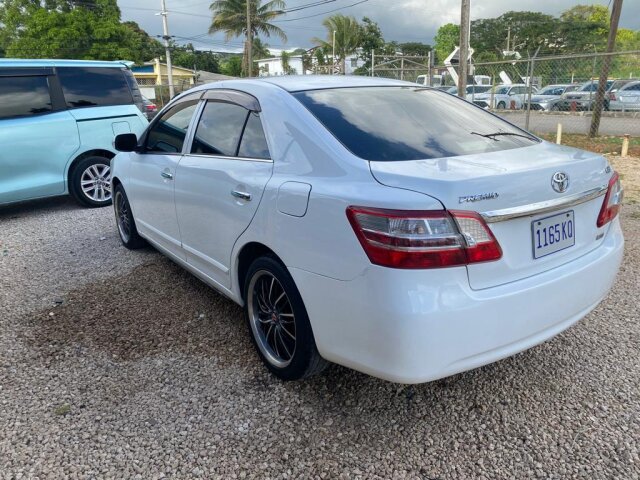 2012 TOYOTA PREMIO