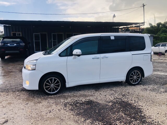 2012 TOYOTA VOXY