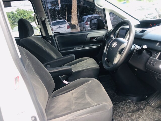 2012 TOYOTA VOXY