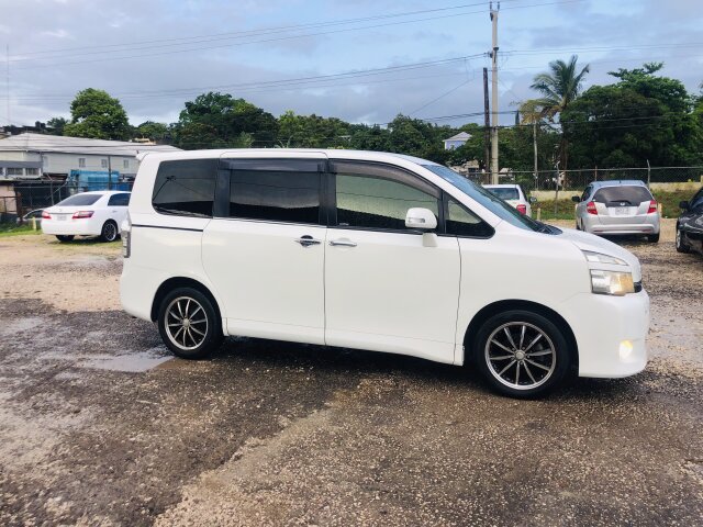 2012 TOYOTA VOXY