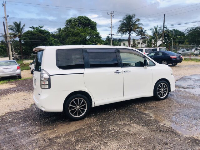 2012 TOYOTA VOXY