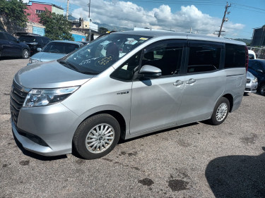 2017 Toyota Noah