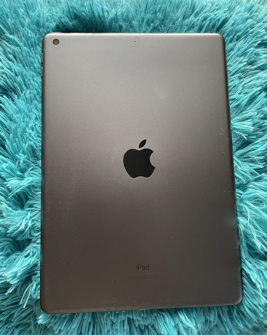 Apple IPad 7th Gen 128GB With Apple Pencil 