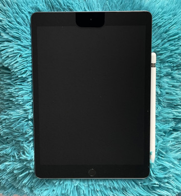 Apple IPad 7th Gen 128GB With Apple Pencil 