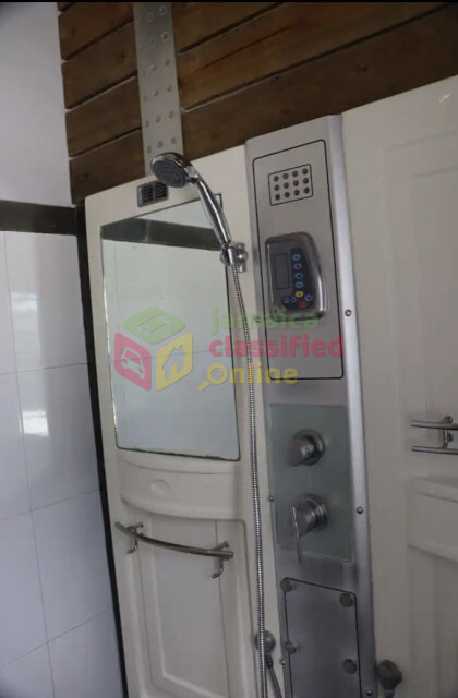 Modern 1 Bedroom Studio with Kitchenette