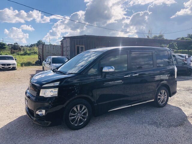 2012 TOYOTA VOXY