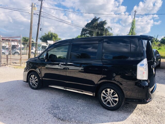 2012 TOYOTA VOXY