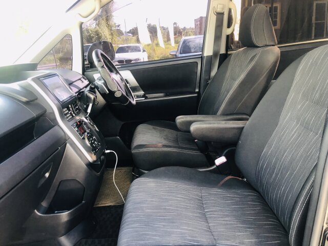 2012 TOYOTA VOXY