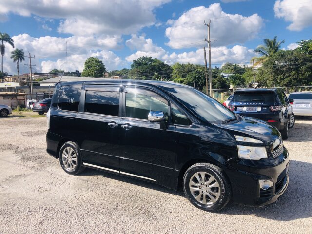 2012 TOYOTA VOXY