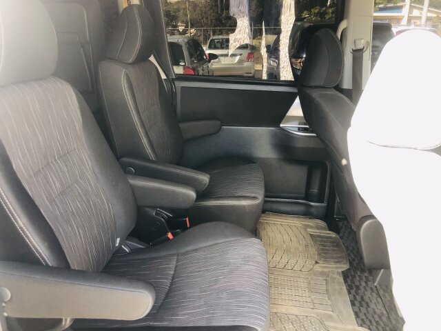 2012 TOYOTA VOXY
