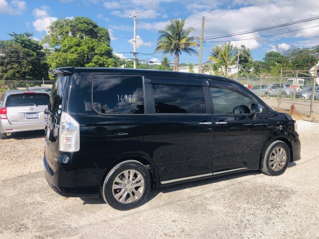 2012 TOYOTA VOXY