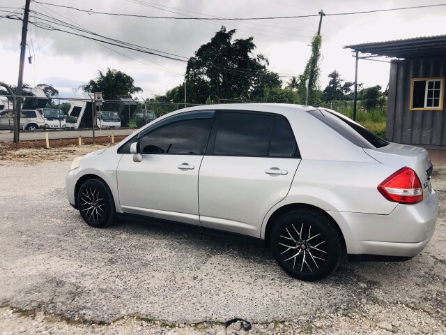 2011 NISSAN TIDA