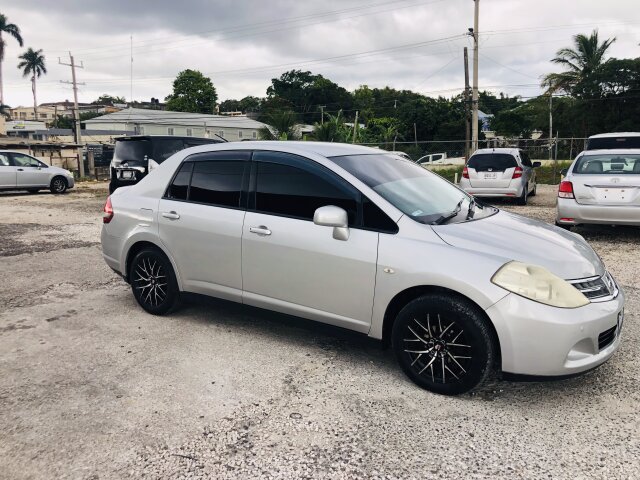 2011 NISSAN TIDA