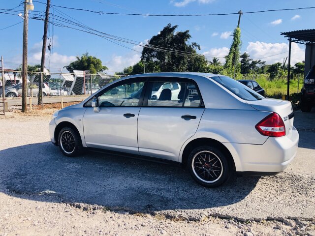 2011 NISSAN TIDA