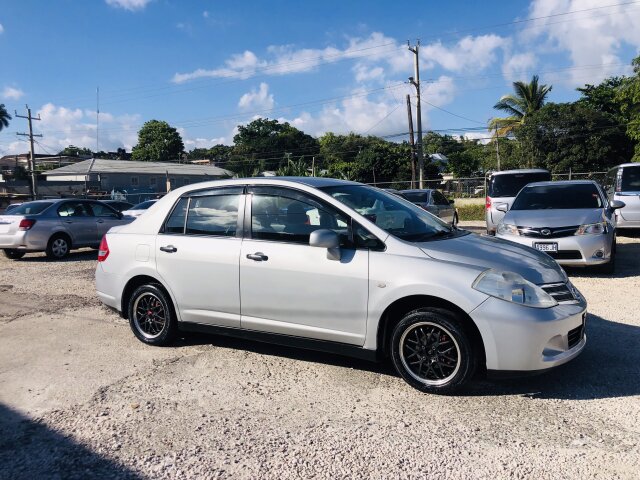2011 NISSAN TIDA