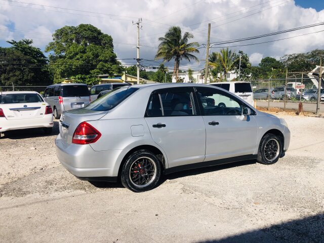 2011 NISSAN TIDA