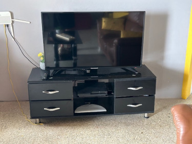 50” Paramount TV With Stand And Mounting Hardware 