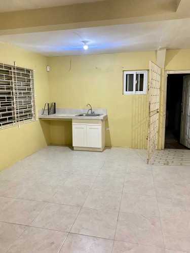 1 Bedroom Studio Apt(LIGHT,WATER ,DIGICEL INTERNET