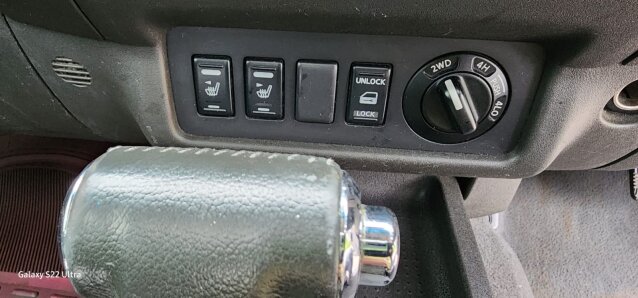 2008 NISSAN NAVARA